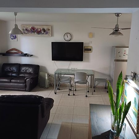 Kapary Apartment Paralimni Exterior foto